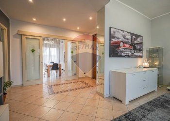 Hall / corridoio - Semi-detached house via Trento
 
10, Treviolo - photo 10