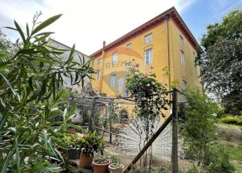 Edificio all\'aperto - Villa Capannori - foto 5