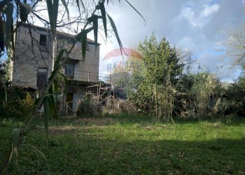 Giardino - Casa indipendente Santi Cosma e Damiano - foto 3