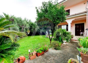 Giardino - Semi-detached house Via Giuseppe Bentivoglio
 
3, Ciampino - photo 4