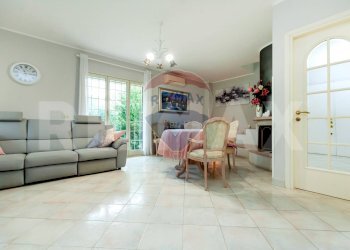 Sala da pranzo - Semi-detached house Via Giuseppe Bentivoglio
 
3, Ciampino - photo 10