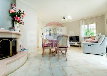 Sala da pranzo - Semi-detached house Via Giuseppe Bentivoglio
 
3, Ciampino - photo 14