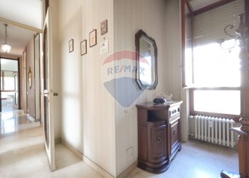 Hall / corridoio - Quadrilocale Via Enrico Toti
 
29, Monza - foto 5