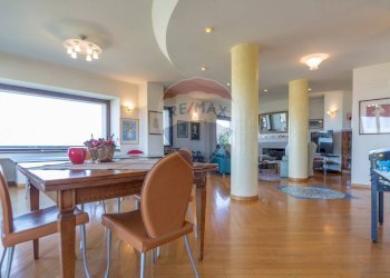 Sala da pranzo - Casa semi indipendente Via Colle Della Vecchia
 
5, Montesilvano - foto 5