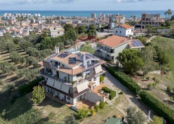 Edificio all\'aperto - Casa semi indipendente Via Colle Della Vecchia
 
5, Montesilvano - foto 41