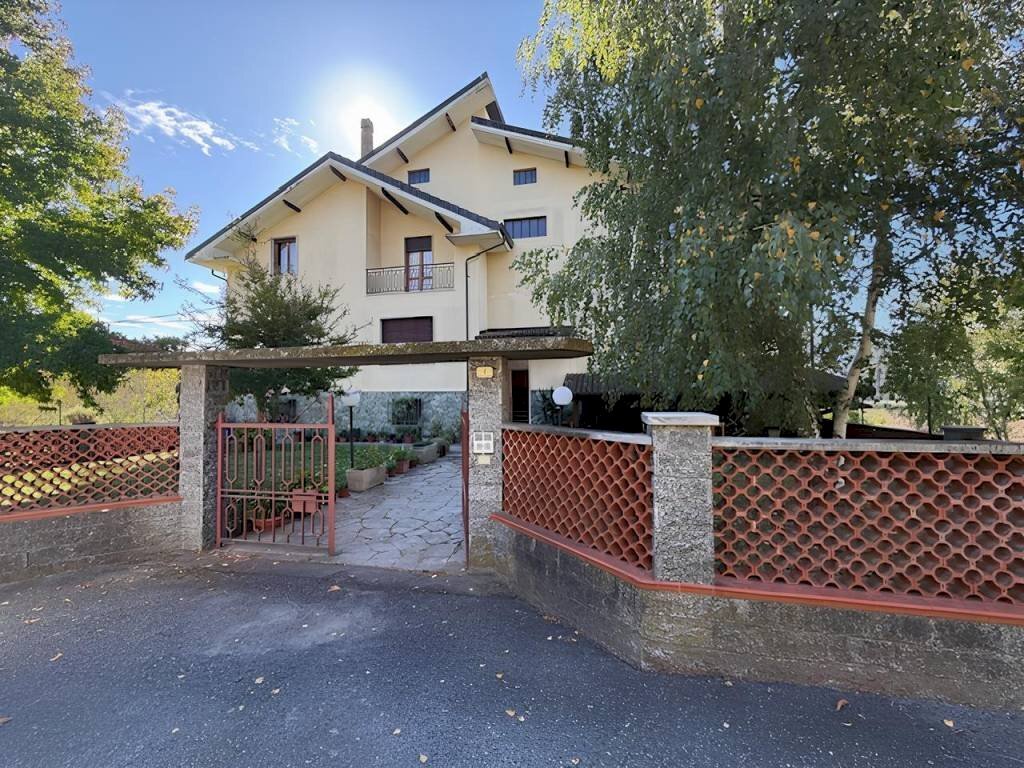 Facciata - Villa Regione Rezzinara, 4, Bistagno - foto 1