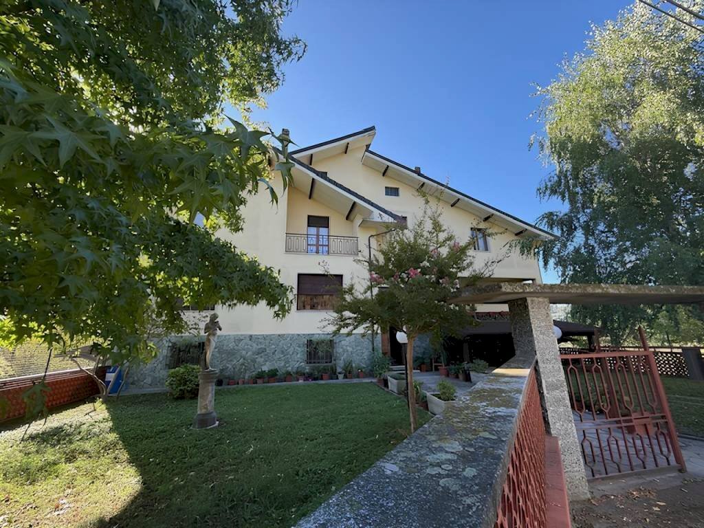 Facciata - Villa Regione Rezzinara, 4, Bistagno - foto 2