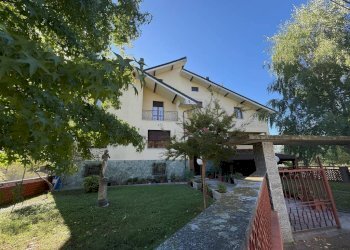 Facciata - Villa Regione Rezzinara, 4, Bistagno - foto 2