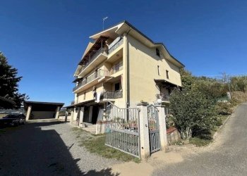 Facciata - Villa Regione Rezzinara, 4, Bistagno - foto 23