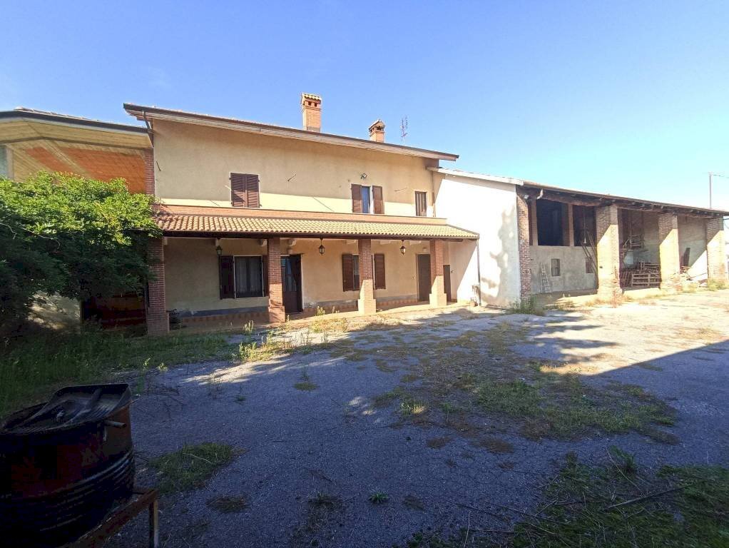 Facciata - Rustic via del Corvo, 15, hamlet Madonna dell'Olmo, Cuneo - photo 2