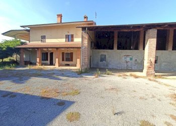 Facciata - Rustic via del Corvo, 15, hamlet Madonna dell'Olmo, Cuneo - photo 1