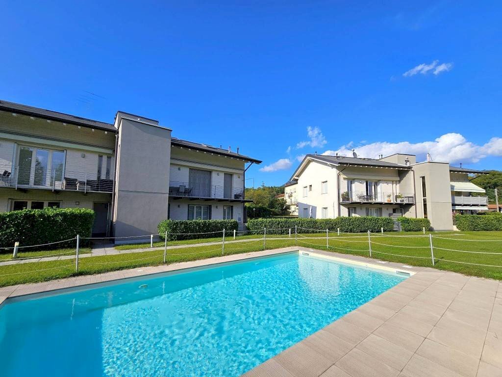 Piscina - Trilocale via Camillo Benso di Cavour, 134, Leggiuno - foto 1