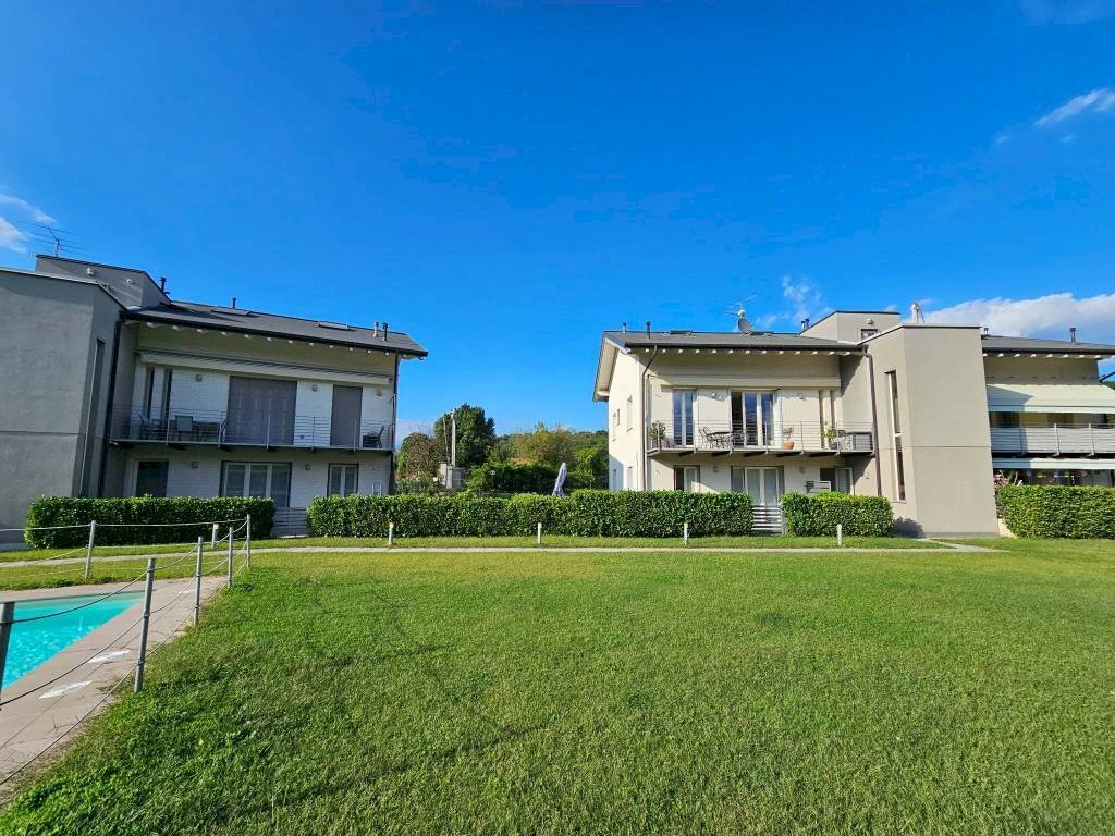 Piscina - Trilocale via Camillo Benso di Cavour, 134, Leggiuno - foto 2