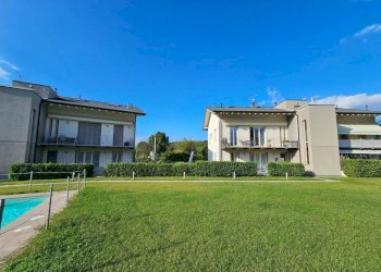 Piscina - Trilocale via Camillo Benso di Cavour, 134, Leggiuno - foto 2