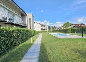 Piscina - Trilocale via Camillo Benso di Cavour, 134, Leggiuno - foto 3