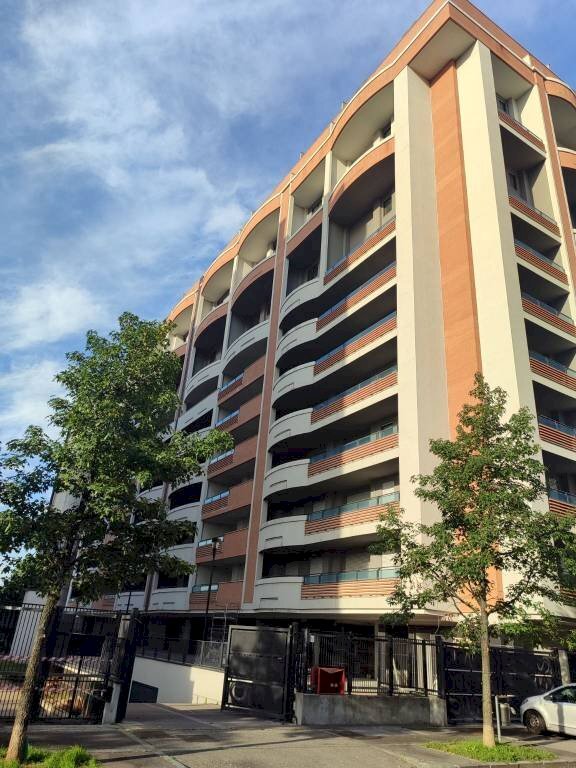 Facciata - Bilocale via Martiri delle Foibe, Sesto San Giovanni - foto 2