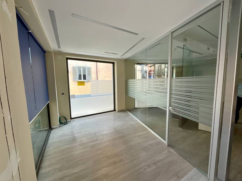 Interno non residenziale - Shop via Massimo d'Azeglio, 20, Busca - photo 2