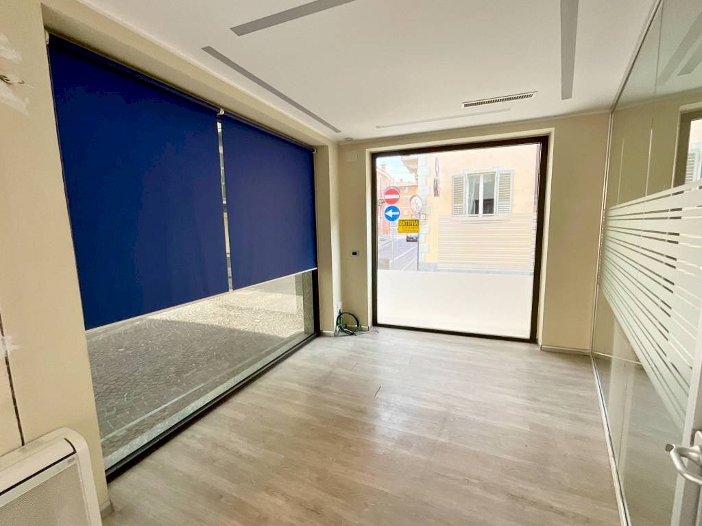 Interno non residenziale - Shop via Massimo d'Azeglio, 20, Busca - photo 3