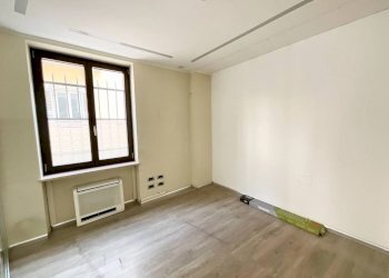 Stanza non arredata - Shop via Massimo d'Azeglio, 20, Busca - photo 9