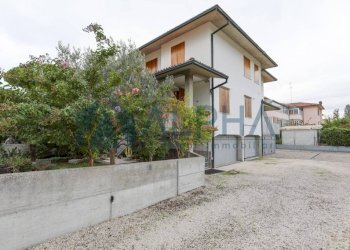 Facciata - Villa a Schiera viale Pablo Picasso, Ravenna - foto 2