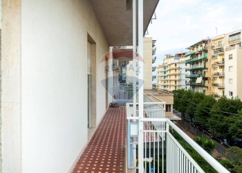 Balcone - Appartamento Viale Regina Margherita
 
73, Acireale - foto 12