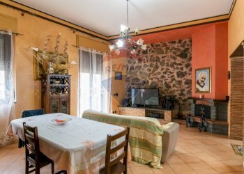 Sala da pranzo - Casa indipendente Via Vittorio Emanuele III
 
26, Acireale - foto 1