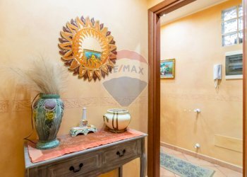 Hall / corridoio - Casa indipendente Via Vittorio Emanuele III
 
26, Acireale - foto 6