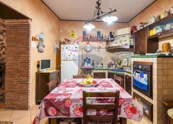 Cucina - Casa indipendente Via Vittorio Emanuele III
 
26, Acireale - foto 17