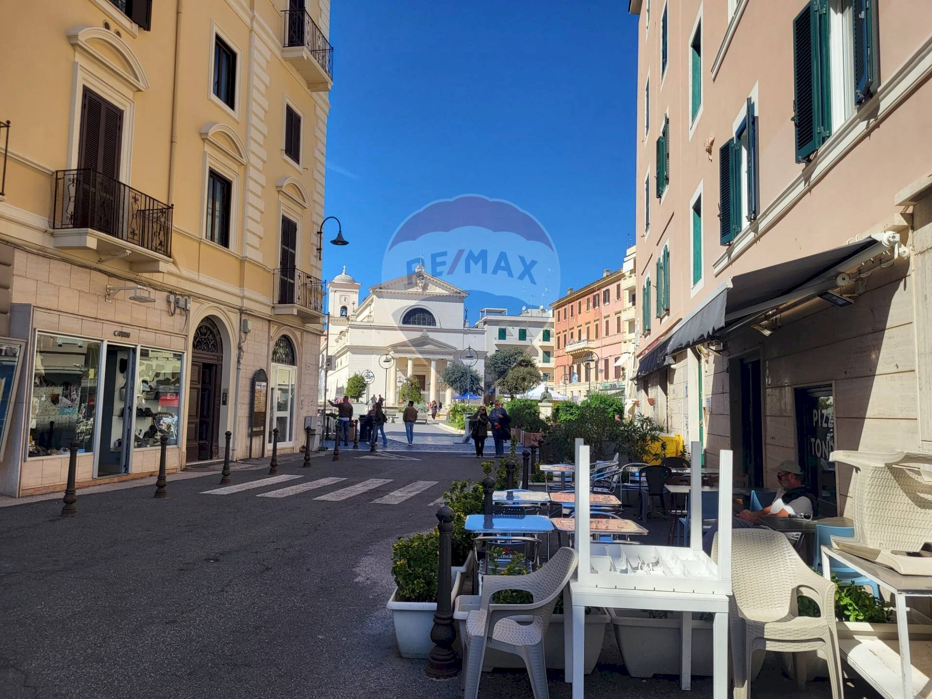 Edificio all\'aperto - Attività Commerciale corso del Popolo
 
9, Anzio - foto 3