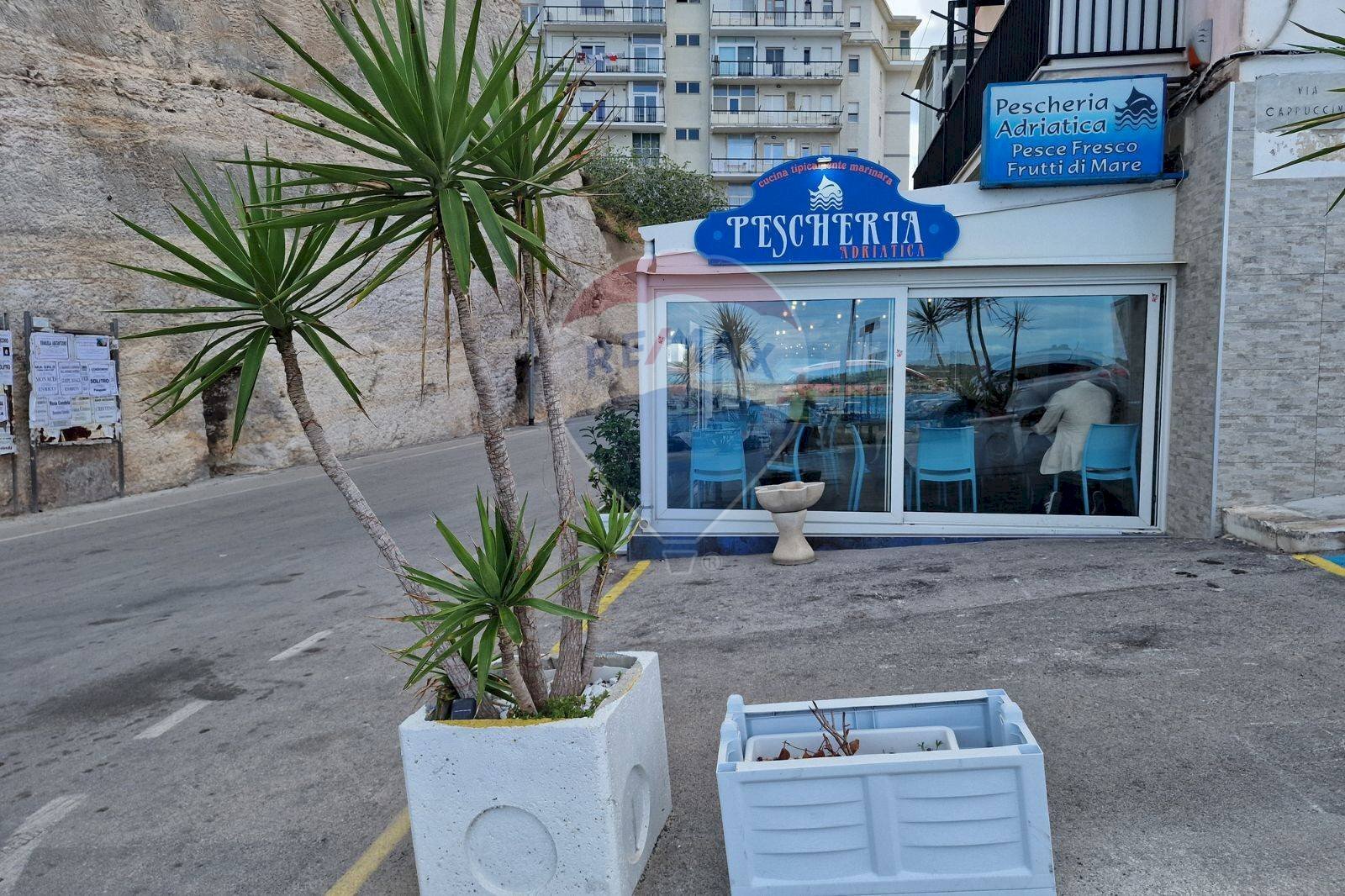 Casa all\'aperto - Locale Commerciale Via Magellano
19, Vieste - foto 2