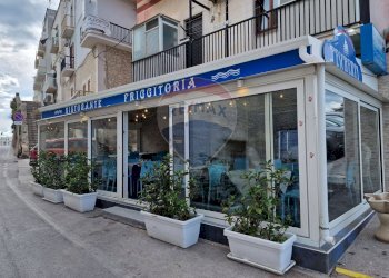 Edificio all\'aperto - Locale Commerciale Via Magellano
 
19, Vieste - foto 1