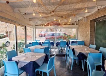 Sala da pranzo - Locale Commerciale Via Magellano
 
19, Vieste - foto 6