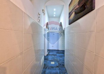 Hall / corridoio - Locale Commerciale Via Magellano
 
19, Vieste - foto 12