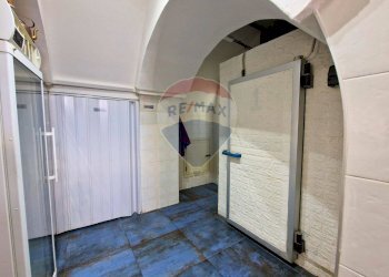 Hall / corridoio - Locale Commerciale Via Magellano
 
19, Vieste - foto 13