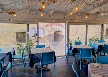 Sala da pranzo - Locale Commerciale Via Magellano
 
19, Vieste - foto 17