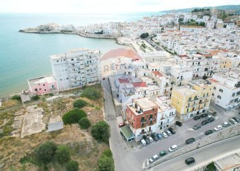 Vista dell\'acqua - Locale Commerciale Via Magellano
 
19, Vieste - foto 18