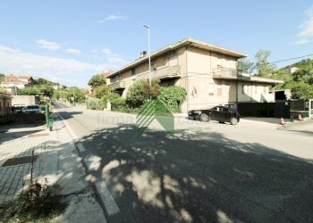 Foto 1 - Quadrilocale via Scalepicchio
 
32, Teramo - foto 1