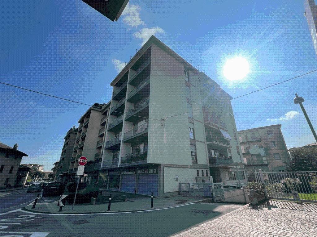 Facciata - Trilocale piazza Papa Giovanni XXIII, Torre Boldone - foto 2