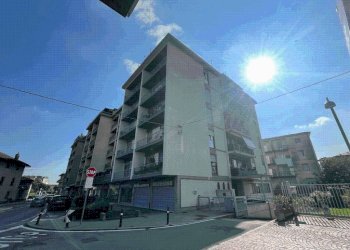 Facciata - Trilocale piazza Papa Giovanni XXIII, Torre Boldone - foto 2