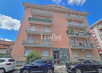 Facciata - Quadrilocale via Papa Sisto IV, Casale Monferrato - foto 1