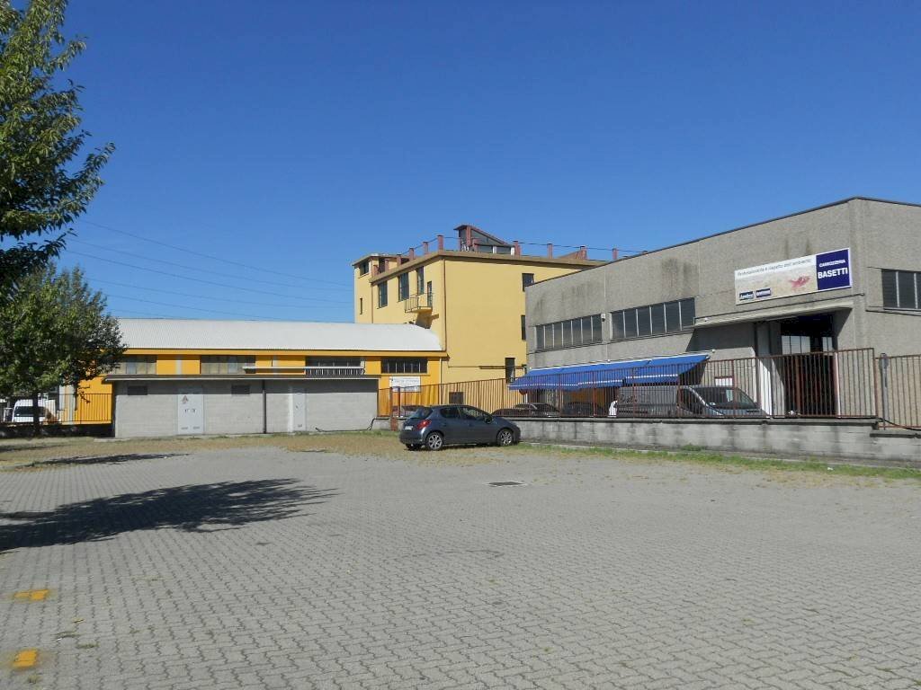 Cortile interno - Capannone via Nerviano, 31A, Lainate - foto 2