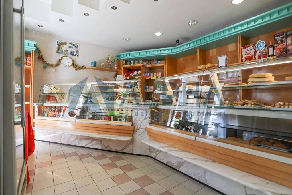 Interno non residenziale - Negozio viale Roma, Forlì - foto 1