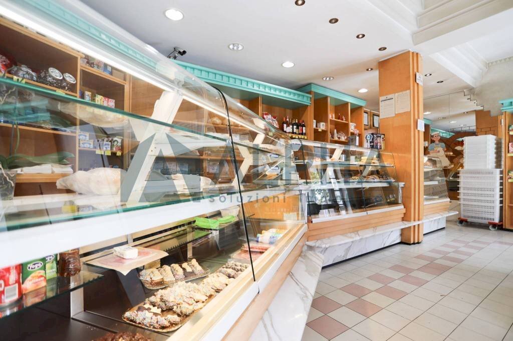 Interno non residenziale - Negozio viale Roma, Forlì - foto 2