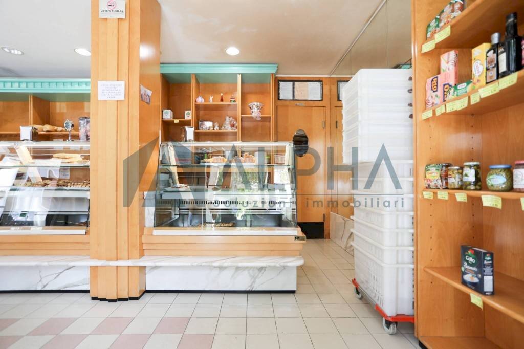 Interno non residenziale - Negozio viale Roma, Forlì - foto 3