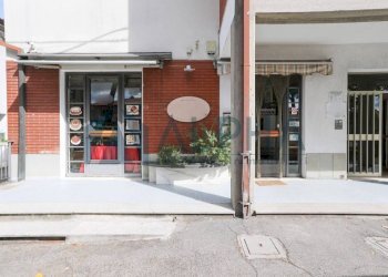 Facciata - Negozio viale Roma, Forlì - foto 24