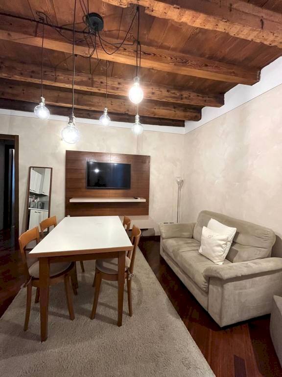 Salone - Two-room apartment via trieste, Brescia (neighborhood Centro Storico) - photo 3