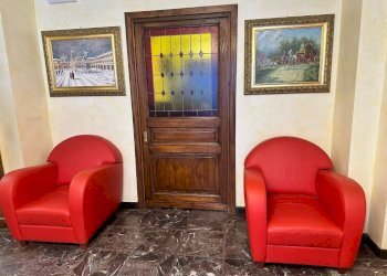 Ingresso - Negozio via Giuseppe Francesco Medail, 57, Bardonecchia - foto 2