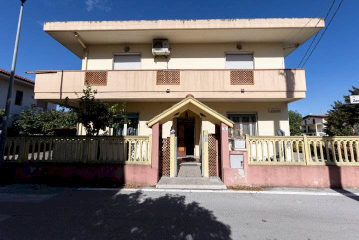 Foto 2 - Independent house Via Zambesi
 
2, Montesilvano - photo 2