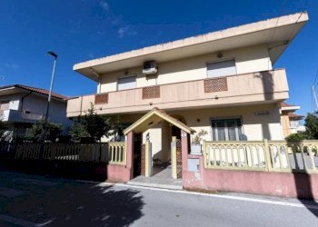 Foto 1 - Independent house Via Zambesi
 
2, Montesilvano - photo 1