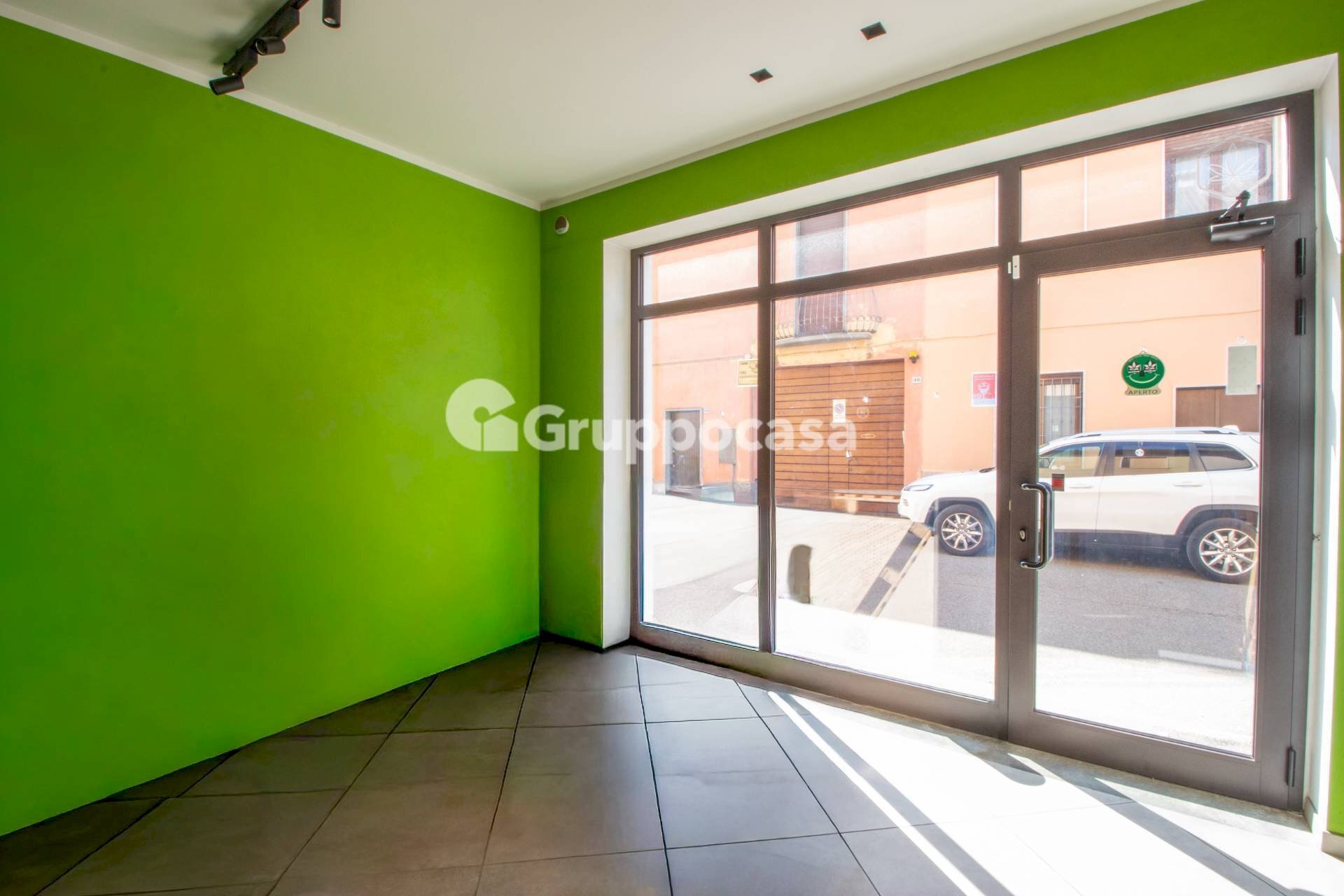 Foto 3 - Locale Commerciale Via IV Novembre
 
61/63, Magenta - foto 3